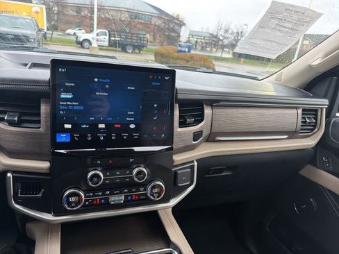 Used 2024 Ford Expedition Limited image 22