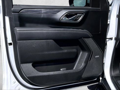 Used 2023 GMC Yukon SLT w/ SLT Premium Package image 18