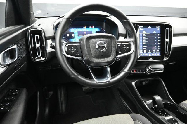 Used 2023 Volvo XC40 B5 Core w/ Convenience Package AWD/4WD image 17