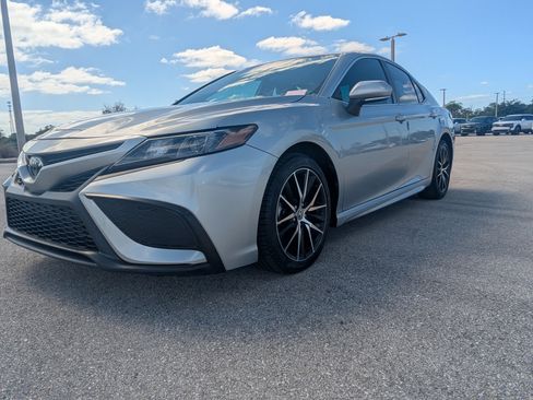 Used 2024 Toyota Camry SE FWD image 9