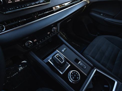 Used 2023 Mitsubishi Outlander SE image 19