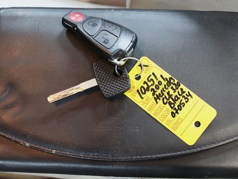 Used 2001 Mercedes-Benz CLK 320 Cabriolet image 29