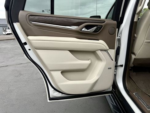 Used 2021 GMC Yukon Denali w/ LPO, Illumination Package AWD/4WD image 19