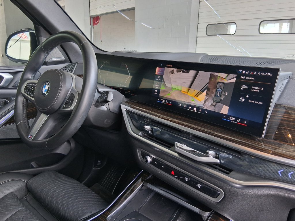 Used 2026 BMW X5 xDrive40i w/ M Sport Package AWD/4WD image 16