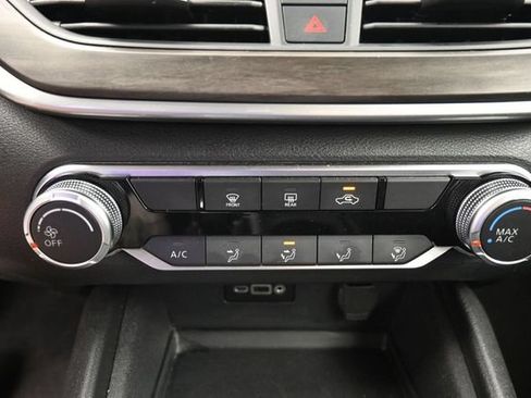 Used 2025 Nissan Altima 2.5 SV FWD image 19
