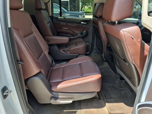 Used 2015 Chevrolet Suburban LTZ RWD image 23