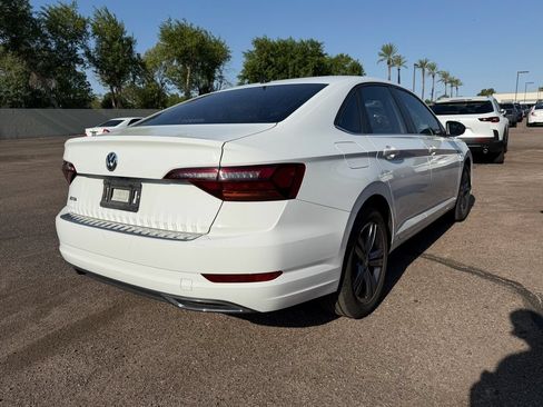 Used 2019 Volkswagen Jetta R-Line w/ R-Line Cold Weather Package FWD image 4