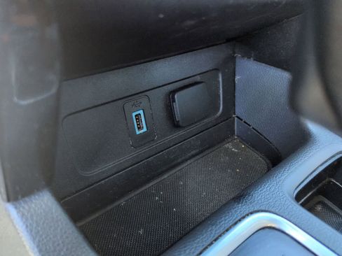 Used 2018 Ford Escape SE w/ SE Sport Appearance Package image 16