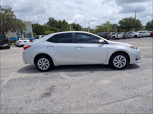 Used 2018 Toyota Corolla LE FWD image 4