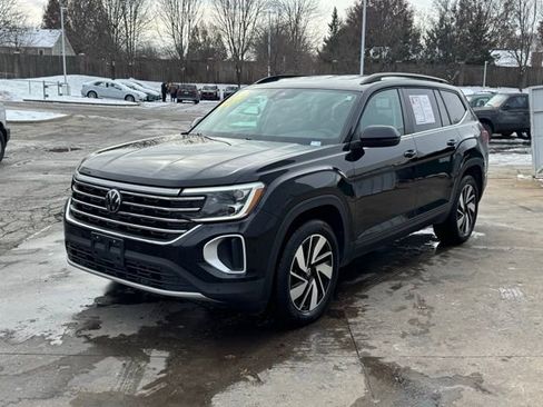 Used 2024 Volkswagen Atlas SE image 3
