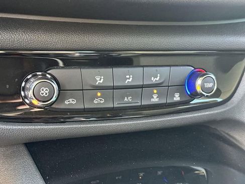 Used 2018 Buick Regal Preferred image 36