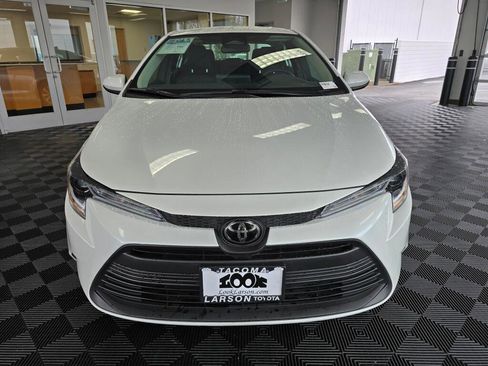 Used 2024 Toyota Corolla LE image 8