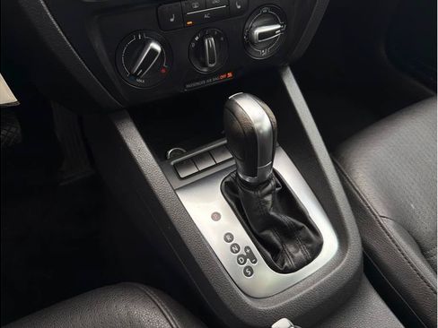 Used 2012 Volkswagen Jetta SE FWD image 17