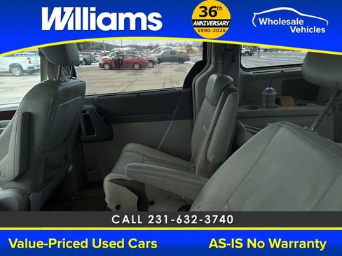 Used 2009 Chrysler Town & Country Touring image 33