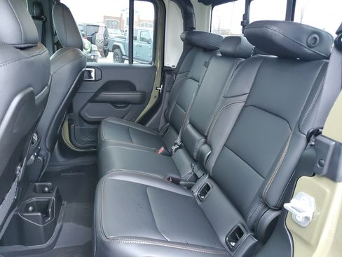 New 2025 Jeep Gladiator Sport image 9