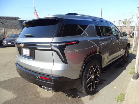 Used 2025 Chevrolet Traverse High Country AWD/4WD image 4