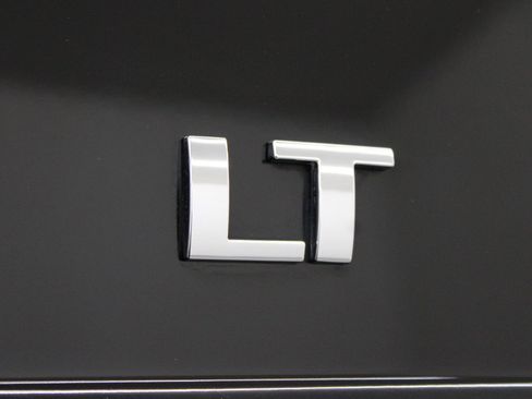 Used 2016 Chevrolet Suburban LT image 36