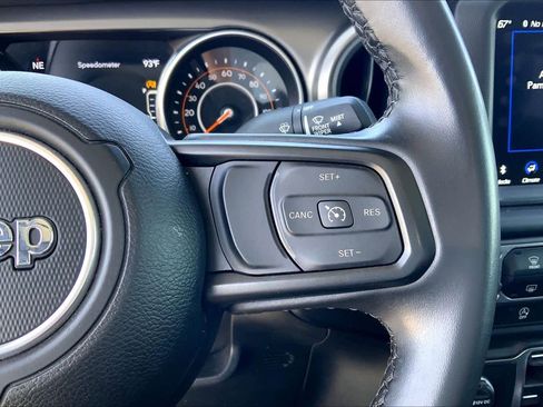 Used 2022 Jeep Gladiator Sport AWD/4WD image 25