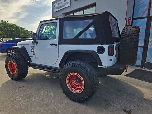 Used 2017 Jeep Wrangler Rubicon w/ Power Convenience Group AWD/4WD image 6