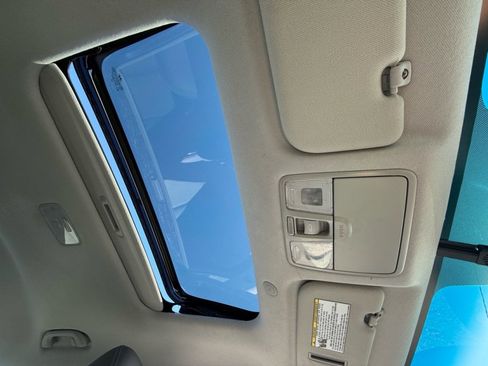 Used 2013 Hyundai Elantra Limited w/ Technology Pkg image 16