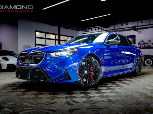 Used 2025 BMW M5 w/ Carbon Package image 24