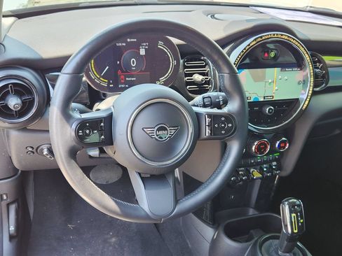 Used 2022 MINI Cooper SE w/ Driver Assistance Package FWD image 9