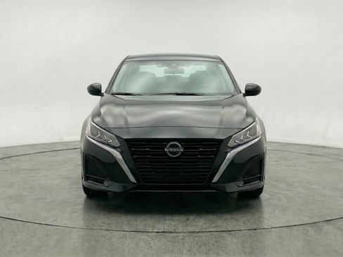 Used 2025 Nissan Altima 2.5 SV image 2