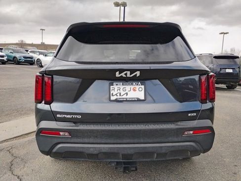 Used 2023 Kia Sorento LX image 9