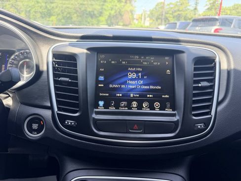 Used 2017 Chrysler 200 Limited Platinum w/ Comfort & Convenience Group FWD image 31