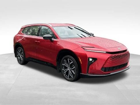 Certified 2025 Toyota Crown Signia AWD/4WD image 7
