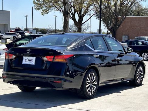 Used 2024 Nissan Altima 2.5 SV FWD image 4