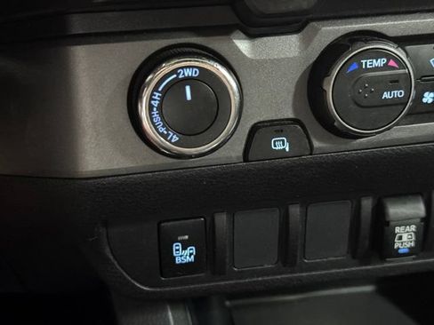 Used 2019 Toyota Tacoma SR AWD/4WD image 18