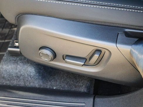 New 2026 Volvo XC40 B5 Ultra w/ Climate Package image 32