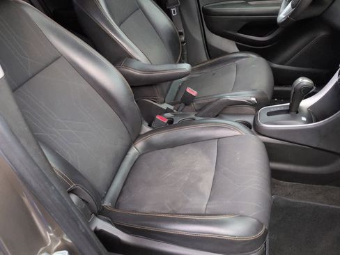 Used 2021 Chevrolet Trax LT w/ Sport Edition image 20