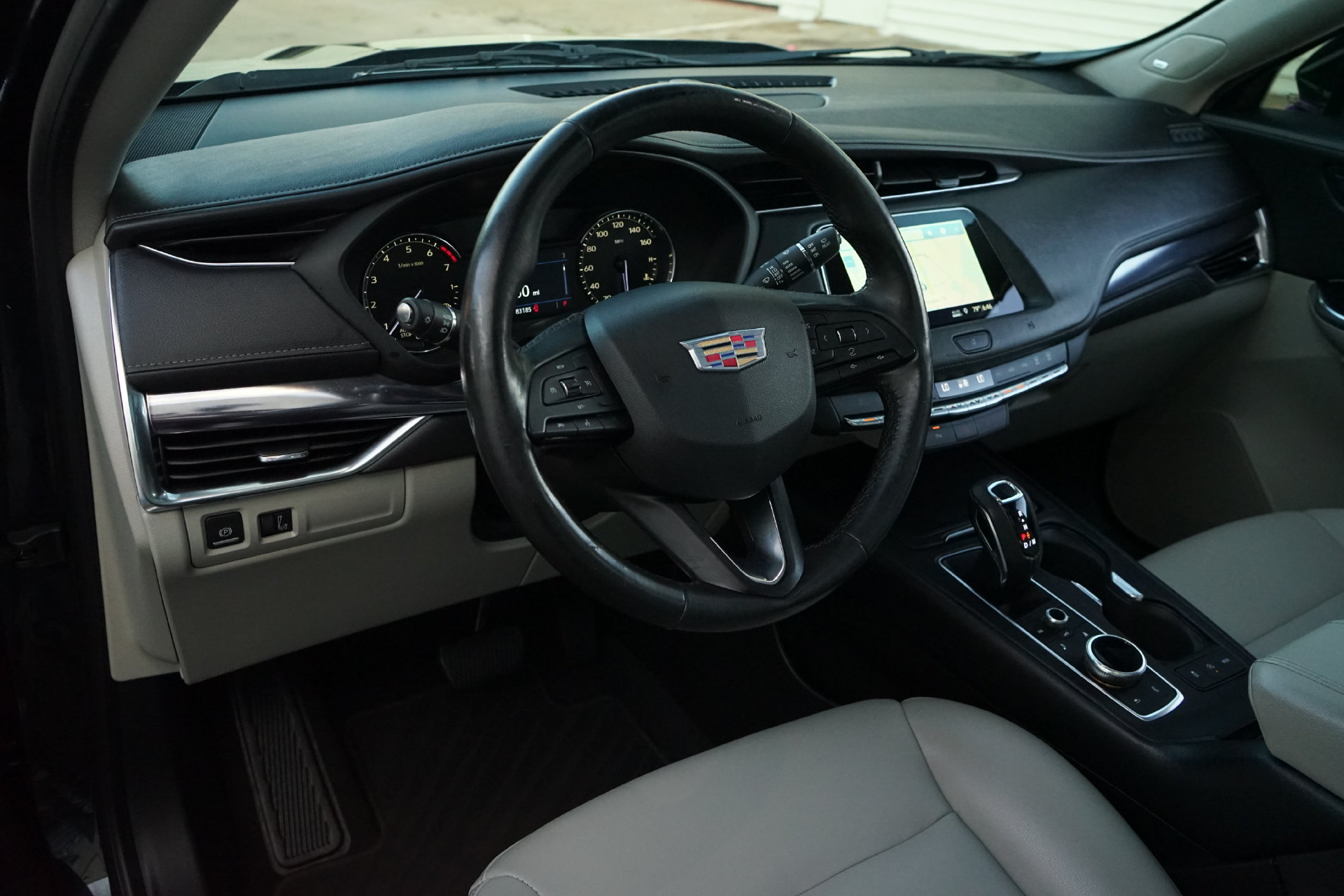 Used 2019 Cadillac XT4 Luxury FWD image 2