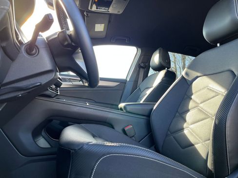 Used 2024 Volkswagen Atlas Cross Sport SE image 29