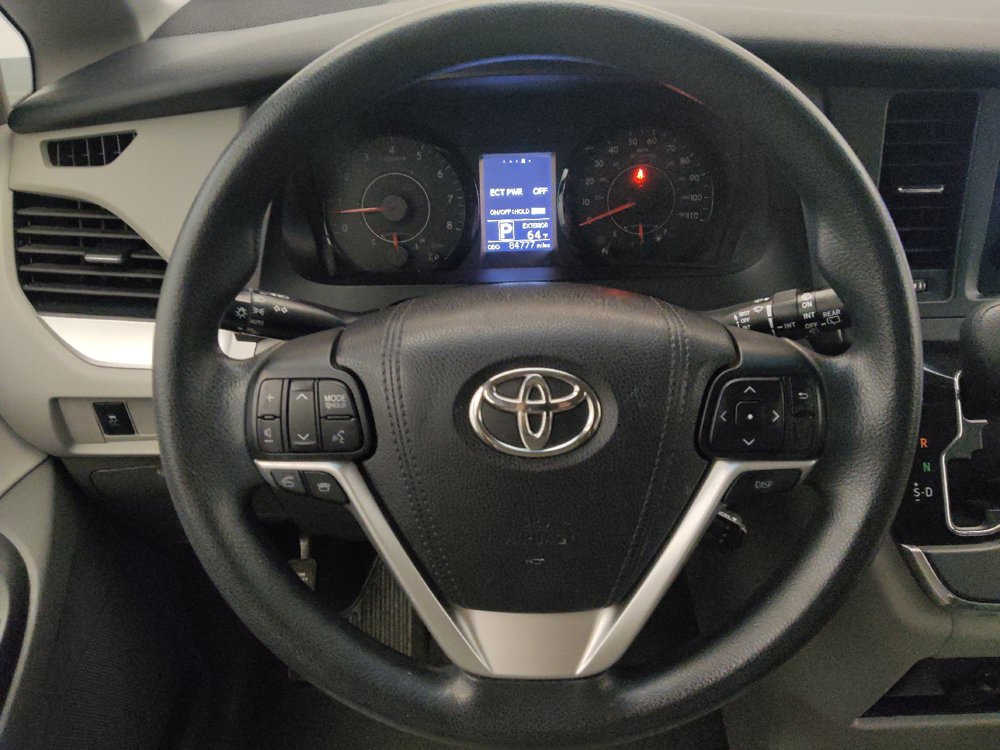 Used 2017 Toyota Sienna LE FWD image 22