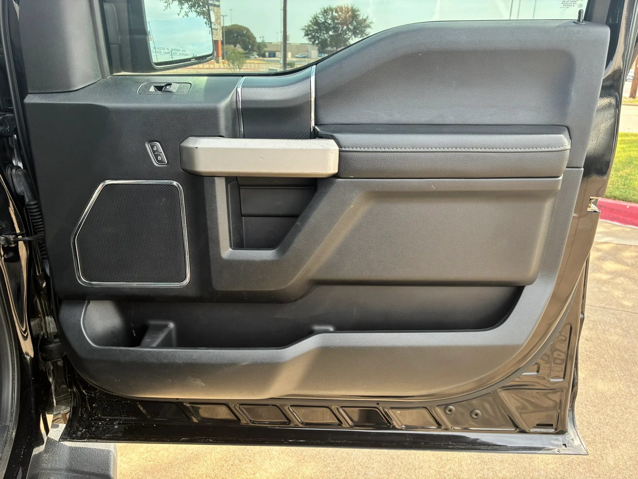 Used 2019 Ford F150 Lariat w/ Equipment Group 502A Luxury AWD/4WD image 19