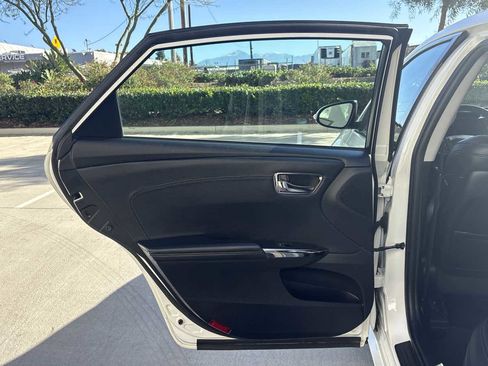Used 2015 Toyota Avalon XLE image 11