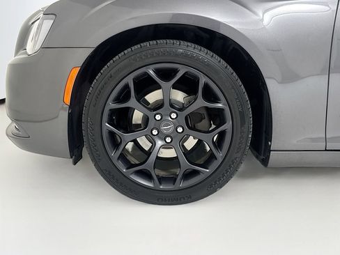 Used 2019 Chrysler 300 S image 30
