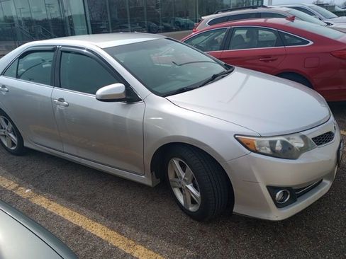 Used 2012 Toyota Camry SE image 2