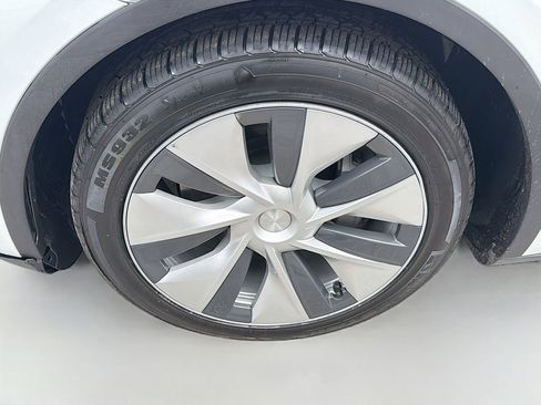 Used 2023 Tesla Model Y Long Range image 32