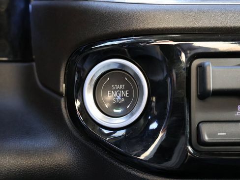 Used 2024 GMC Sierra 2500 SLE image 31