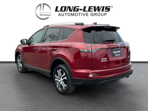 Used 2018 Toyota RAV4 LE FWD image 4