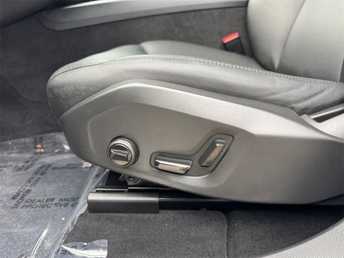 Certified 2025 Volvo XC60 B5 Core image 36