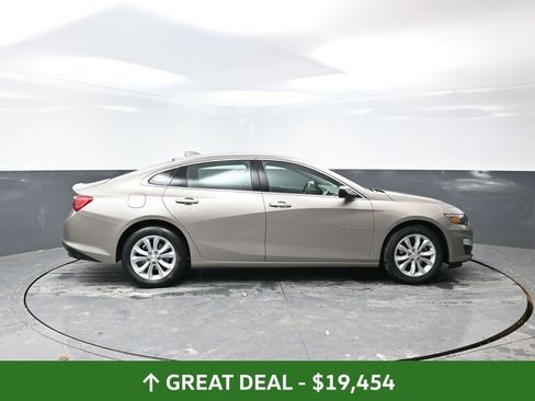 Used 2025 Chevrolet Malibu LT image 2