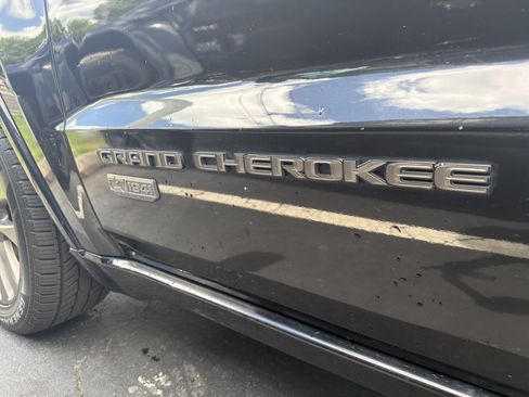 Used 2016 Jeep Grand Cherokee Limited 75th Anniversary AWD/4WD image 36