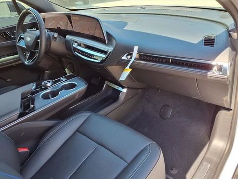 New 2026 Cadillac Lyriq Luxury RWD image 8