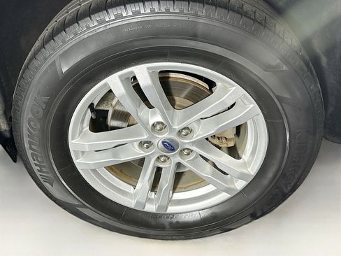 Used 2023 Ford Explorer XLT w/ Equipment Group 202A image 11