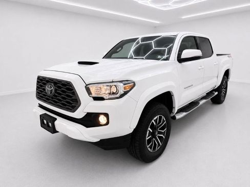Used 2023 Toyota Tacoma TRD Sport w/ TRD Premium Sport Package AWD/4WD image 7